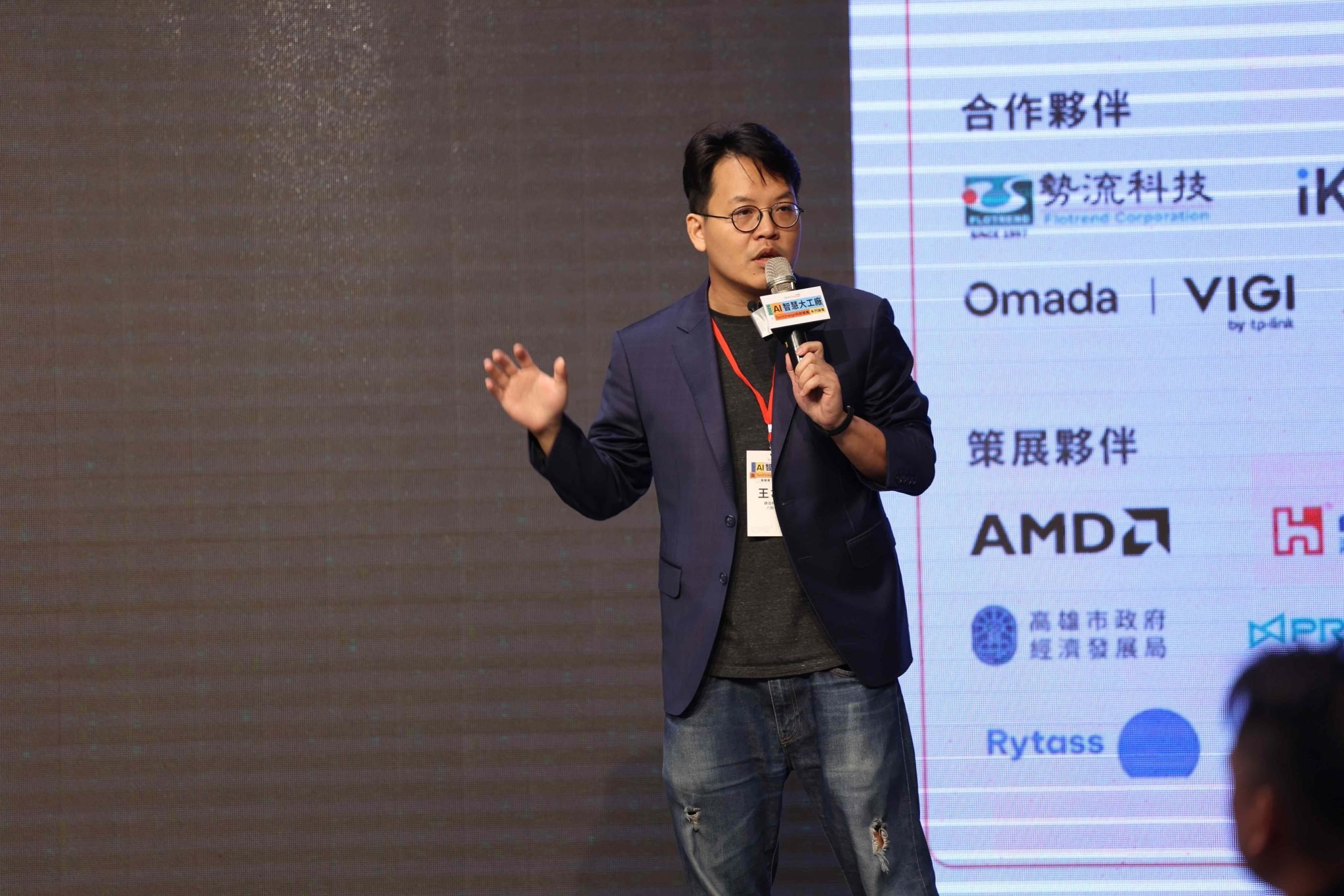 企業如何打造 AI 工作流程？八拍子攜手肆佳科技揭密以智慧工作站開啟 AI 轉型的關鍵第一步